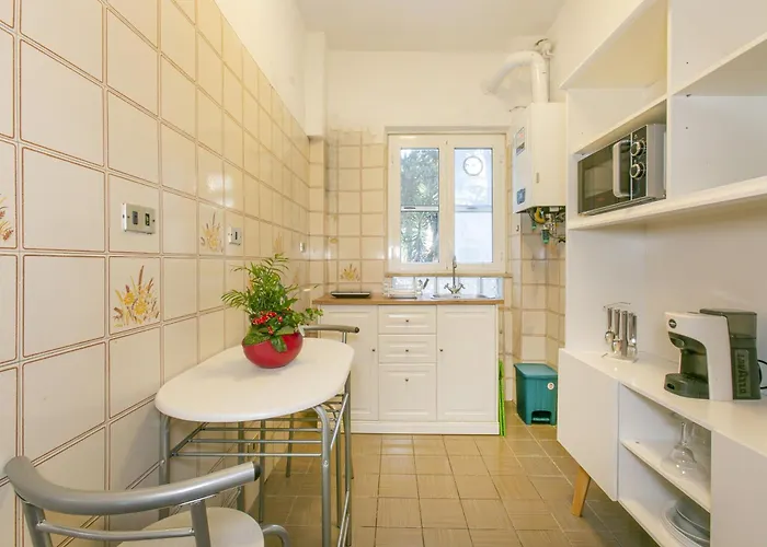 A 50 M Dalla Metropolitana Cornelia Appartement *